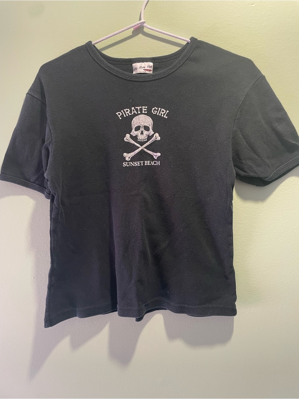 Vintage Pirate Girl Sunset Beach Skull Graphic Tee - Black & White - Picture 5 of 6